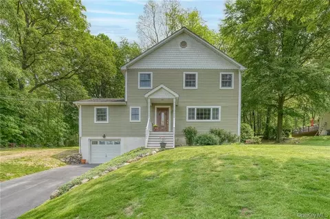 8 Roberts Dr, Monroe, NY 10950