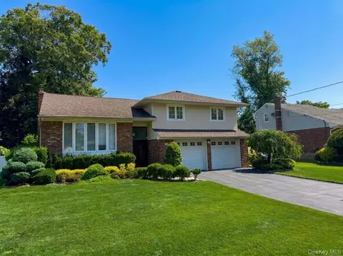 78 Sugar Maple Dr, North Hempstead, NY 11576