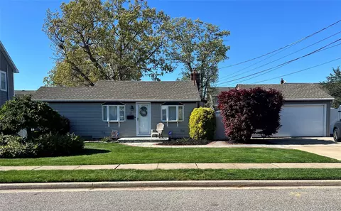 173 N Kings Ave, North Massapequa, NY 11758