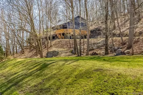 10 Deerpath Dr, New Paltz, NY 12561