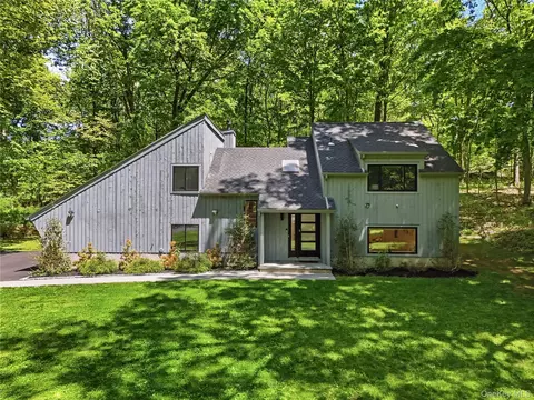 61 Cliffside Ln, Mount Kisco, NY 10549