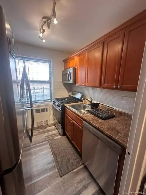 2 Fisher Dr #203, Mount Vernon, NY 10552