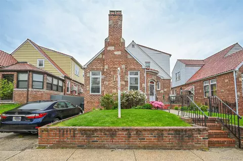 50-24 194th St, New York, NY 11365
