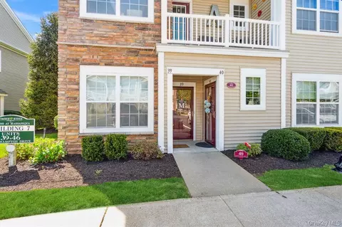 39 Southampton Dr, Massapequa, NY 11758
