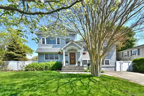 491 Charles Ave, Massapequa Park, NY 11762