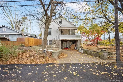116 Lake Dr, Putnam Valley, NY 10537