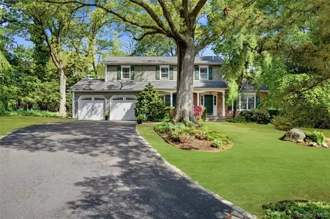 7 Great Neck Ct, Huntington, NY 11743
