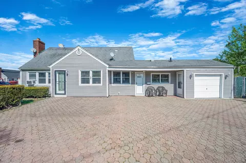 56 Pickwick Ln, North Babylon, NY 11703