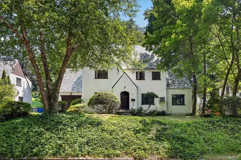 10 River Rd, Scarsdale, NY 10583