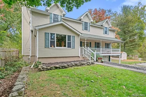 3 Seven Lakes Dr, Ramapo, NY 10974