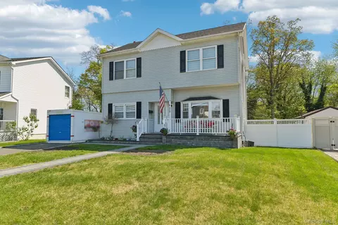 958 Alan Dr, Wantagh, NY 11793
