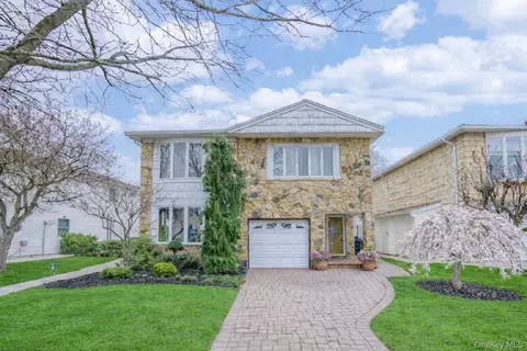 132 Forest St, Staten Island, NY 10314