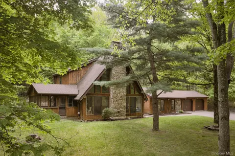 91 W Corbett Rd, Montgomery, NY 12549