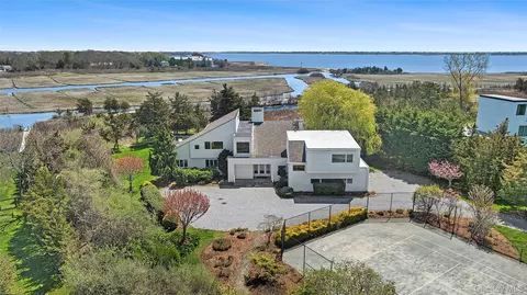 22 Tanners Neck Ln, Westhampton, NY 11977