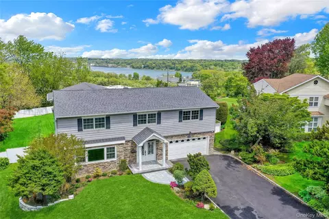 52 Woodland Rd, North Hempstead, NY 11576