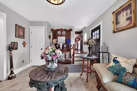 Entry Way - 60 Long Ln, Shawangunk, NY 12589 photo 1 of 6