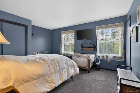 Bedroom - 60 Long Ln, Shawangunk, NY 12589 photo 4 of 7