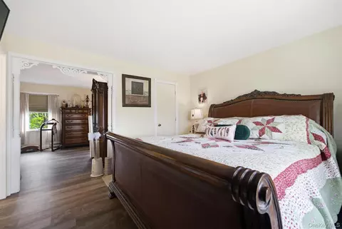 Bedroom - 60 Long Ln, Shawangunk, NY 12589 photo 2 of 7