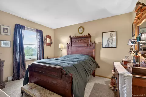 Bedroom - 60 Long Ln, Shawangunk, NY 12589 photo 6 of 7