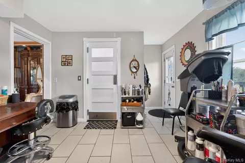 Entry Way - 60 Long Ln, Shawangunk, NY 12589 photo 4 of 6