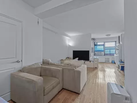 9905 63rd Dr #7R, Rego Park, NY 11374