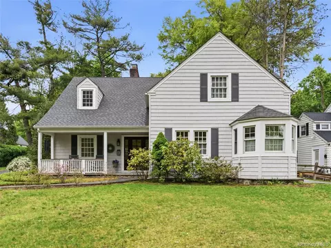 2 Longview Rd, North Hempstead, NY 11050