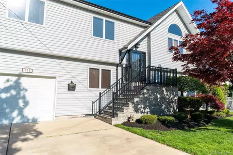 671 Tabor Pl, East Meadow, NY 11554