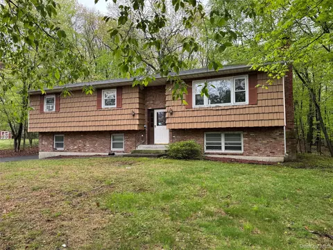 24 Emperor Ln, Crawford, NY 12549