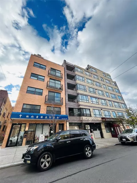 13216 Maple Ave #3A, Flushing, NY 11355