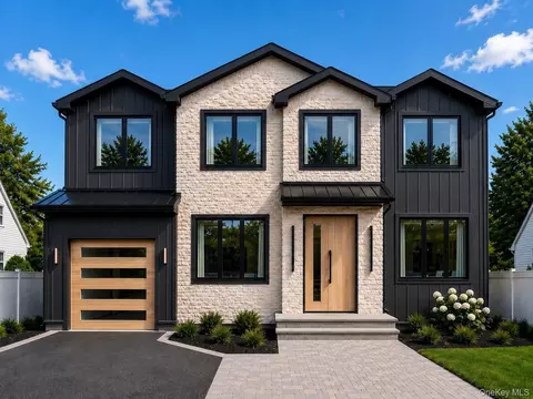 28 Choir Ln, Westbury, NY 11590