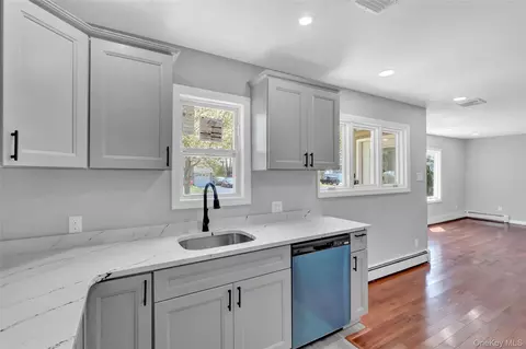 Entry Way - 339 Barton Ave, Patchogue, NY 11772 photo 3 of 6