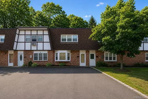 7 Roundtree Ct, Beacon, NY 12508
