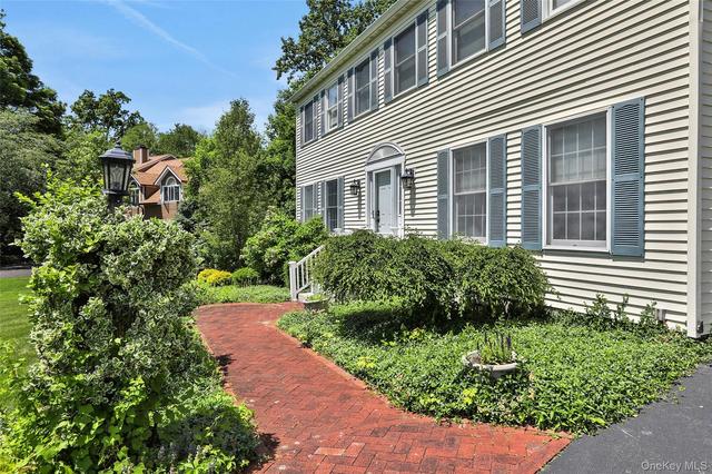 8 White Pine Ln, Fishkill, NY 12524