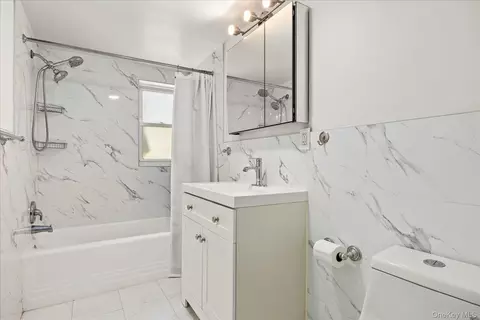 2067 32nd St, Astoria, NY 11105