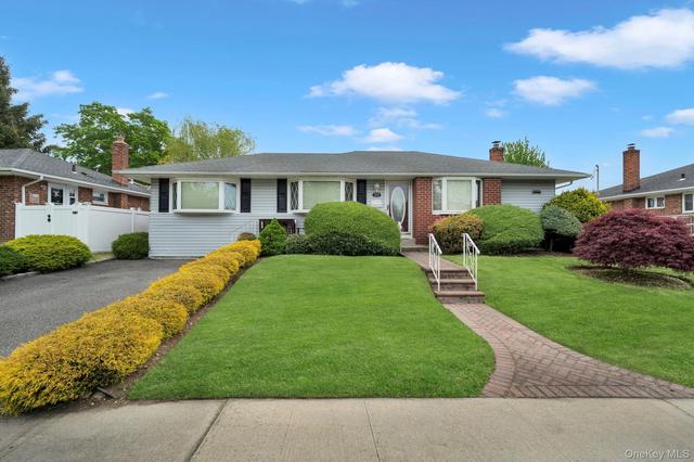 393 Coleridge, Levittown, NY 11756