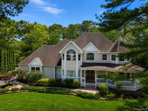 15 Fawn Xing, Wading River, NY 11792