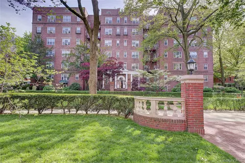 77-34 113th St #6C, New York, NY 11375