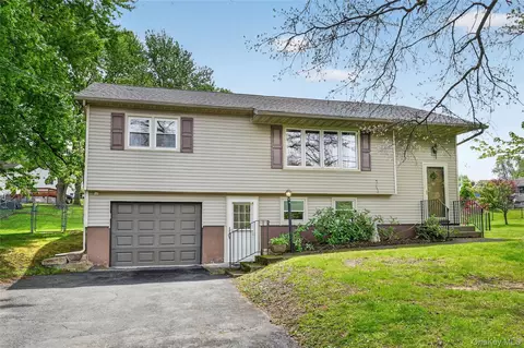 31 Monarch Dr, Newburgh, NY 12550