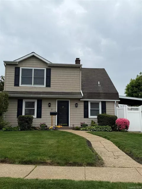 17 Ring Ln, Levittown, NY 11756