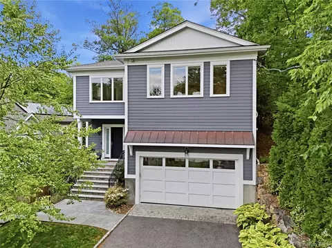 55 Harrison Dr, Larchmont, NY 10538