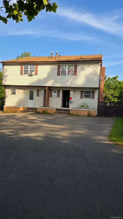 12 Lynn St, Clarkstown, NY 10954