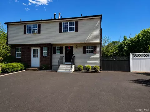 12 Lynn St, Clarkstown, NY 10954