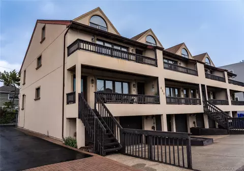639 E Broadway #1, Long Beach, NY 11561