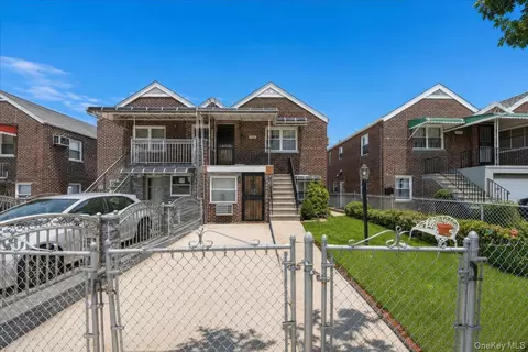 2563 Laconia Ave, New York, NY 10469