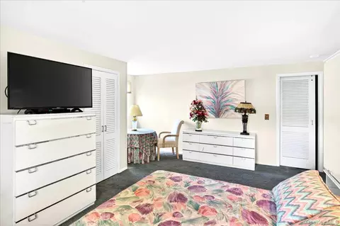 Bedroom - 52 N Pinelake Dr, Patchogue, NY 11772 photo 5 of 5