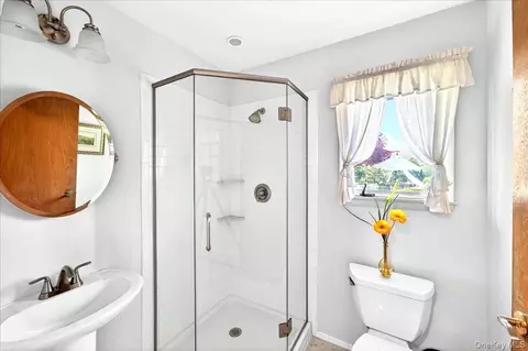 Bath - 52 N Pinelake Dr, Patchogue, NY 11772 photo 4 of 4
