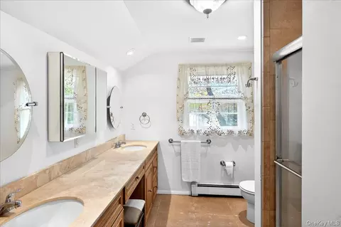 Bath - 52 N Pinelake Dr, Patchogue, NY 11772 photo 2 of 4