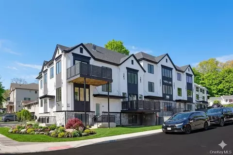 1 Hopal Ln #203, Ramapo, NY 10952