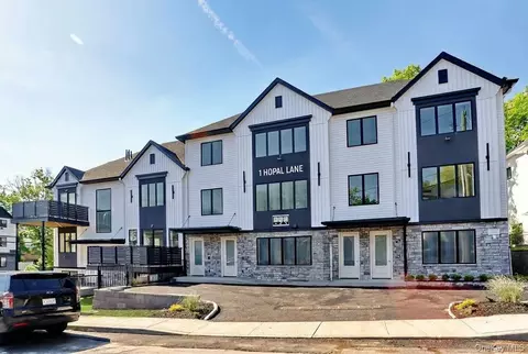 1 Hopal Ln #203, Ramapo, NY 10952