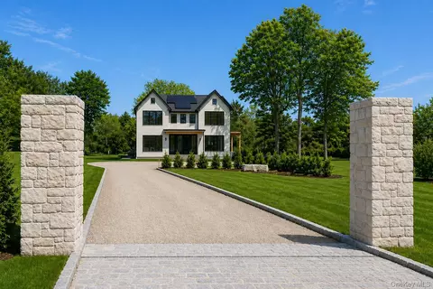 14 Ridge Rd, Southampton, NY 11968